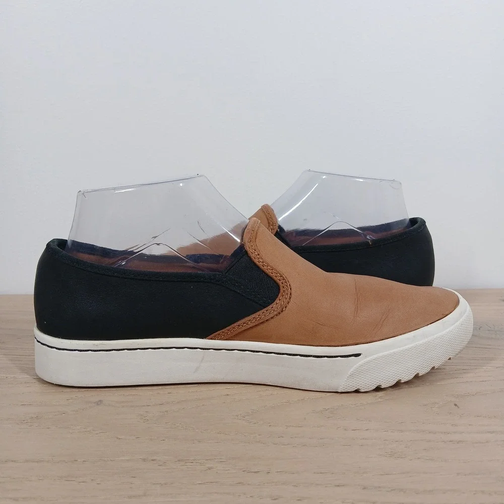 Sorel Sneakers Women 7.5 Tan Black Slip On Leather Casual Preppy Streetwear